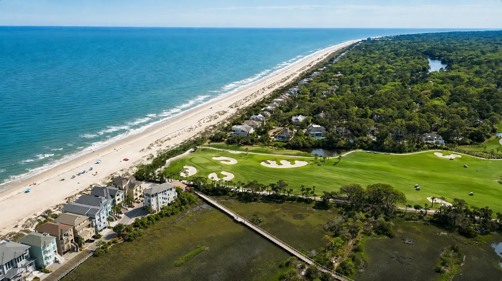 Oceanfront golf hole between the beach and the marsh